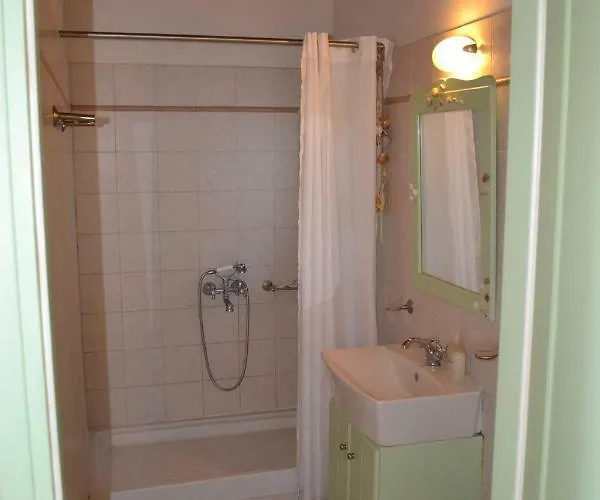 Ioanna Tinos Κιόνια